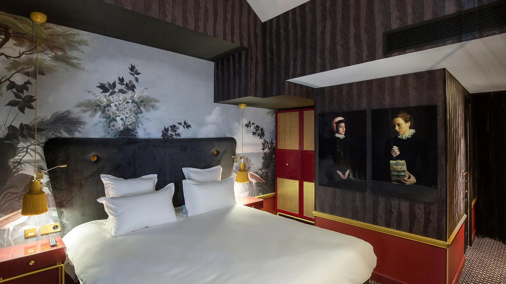 Snob Hotel