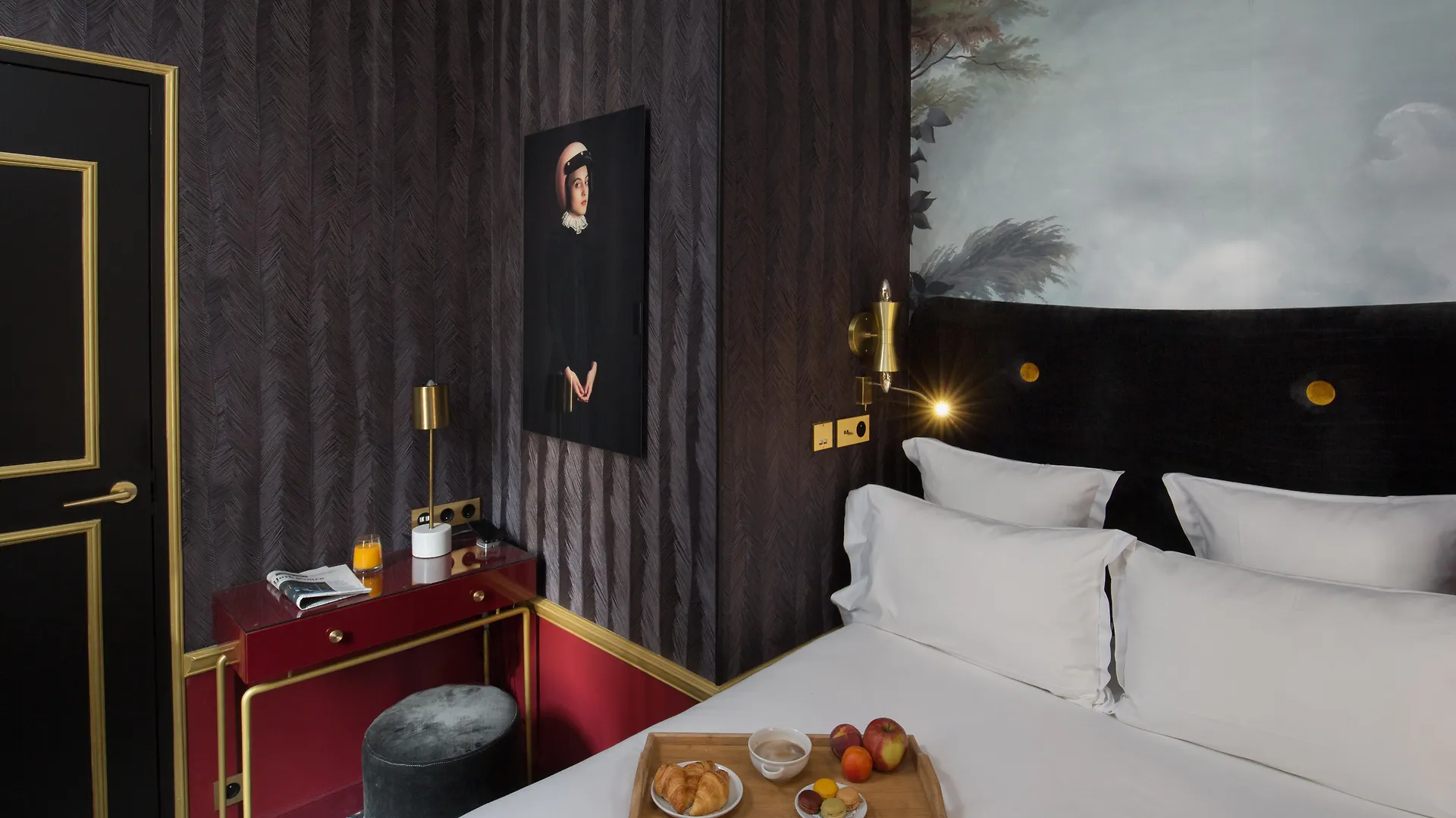 Snob Hotel