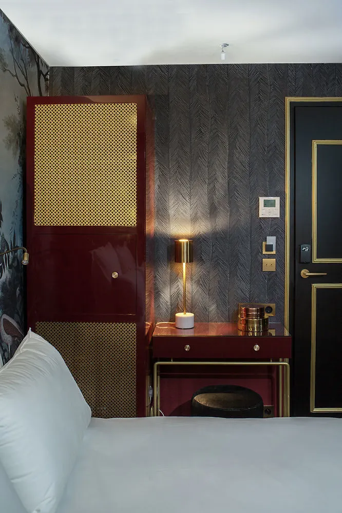 Snob Hotel