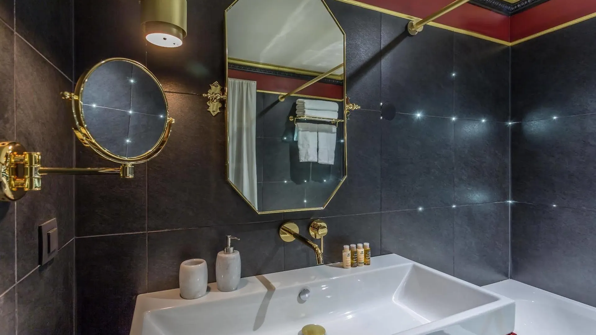 Hotel Snob Hotel 4*